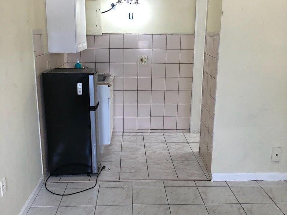 1st image of 475 W Dania Beach Blvd APT 3