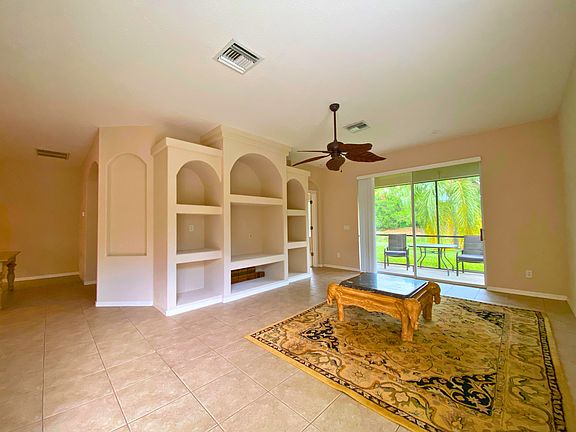 5th image of 7404 Surrey Wood Ln