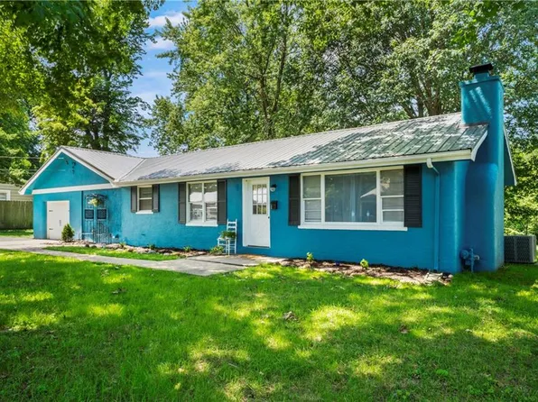 708 N 17th St, Lexington, MO 64067