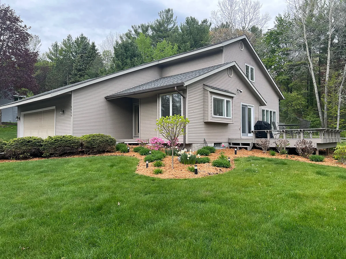 Building Photo - 2209 Kewaunee Dr