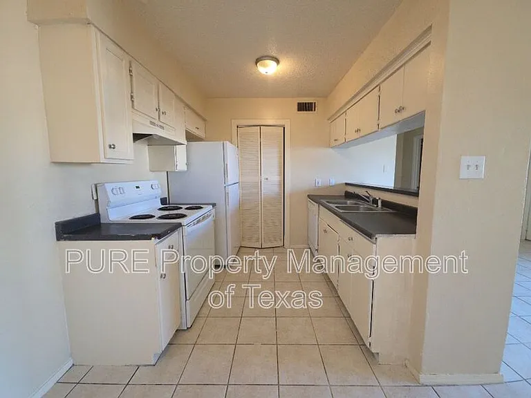 5808 Wellington Dr #3 — Photo 12