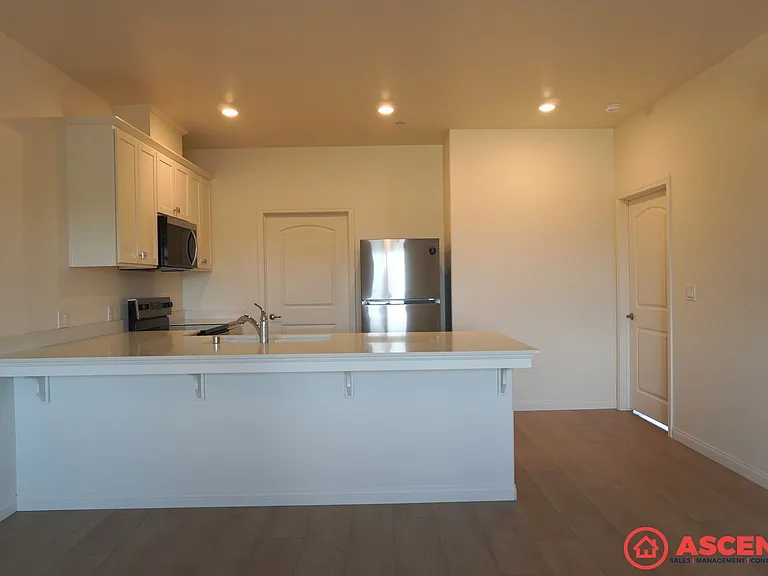 420 20th Ave — Photo 5