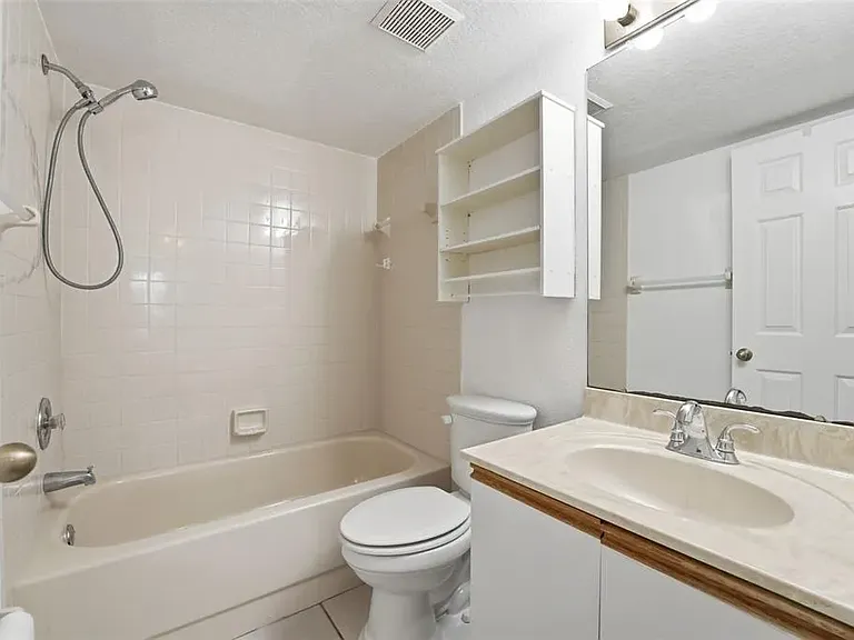 175 Kings Hwy #328 — Photo 2
