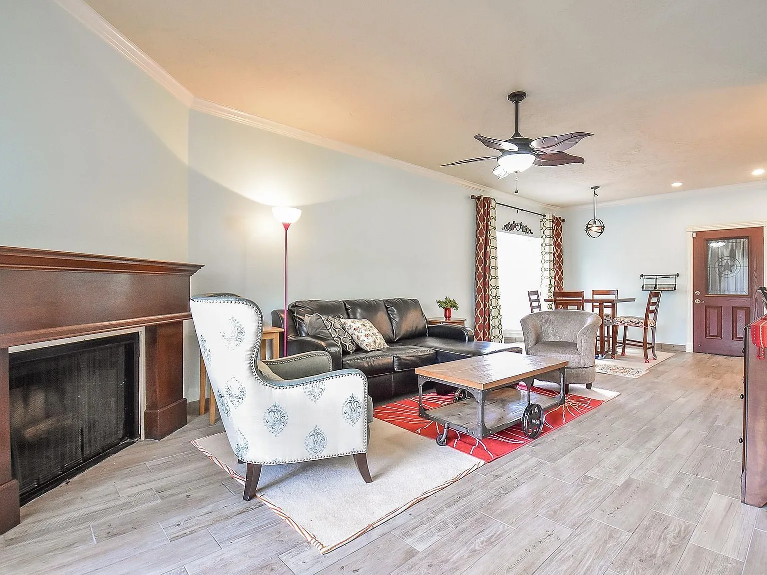 3 bed, 2.5 bath, 1718 sqft, $2,180 — Photo 3