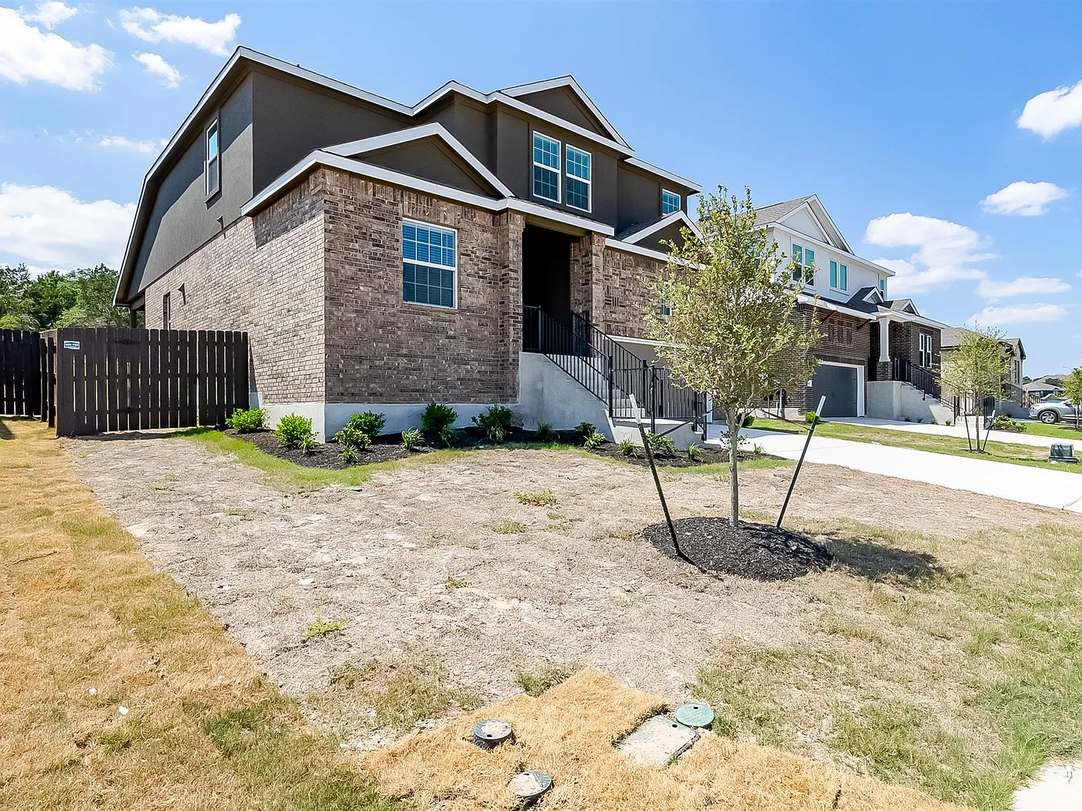 4 bed, 2.5 bath, 2500 sqft, $2,395 — Photo 2