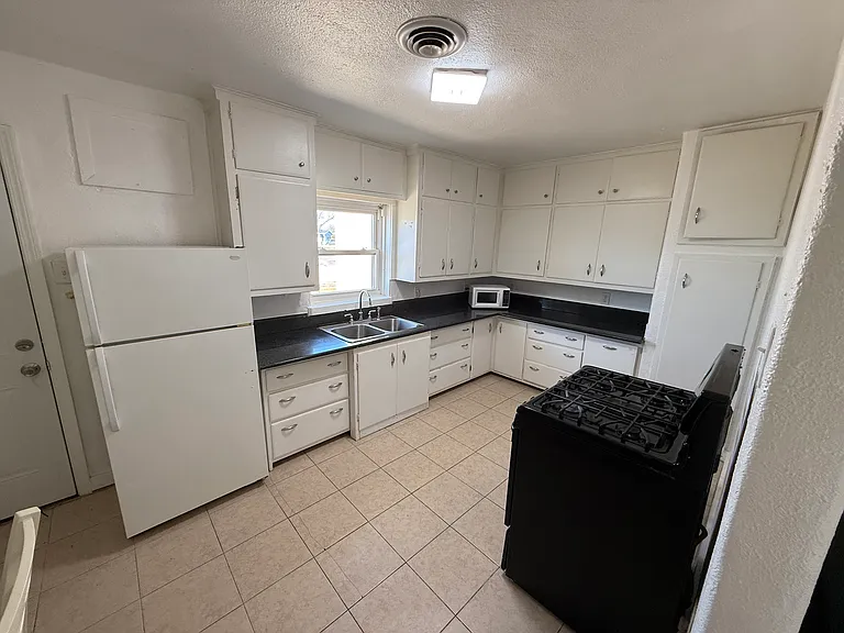 615 N Marland Blvd — Photo 6