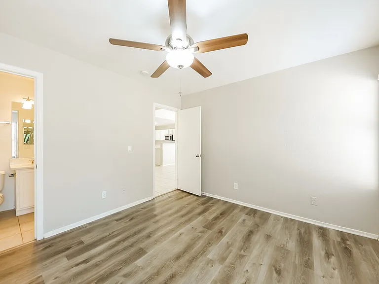 11335 W Crestbrook Dr — Photo 11