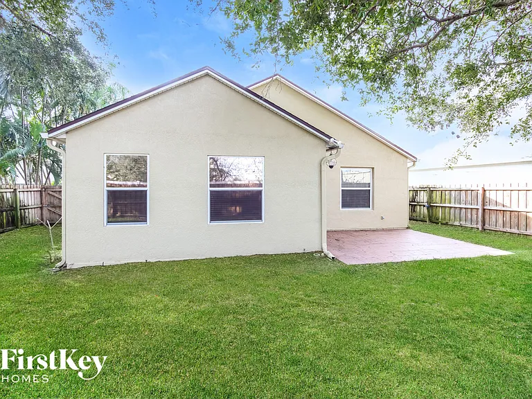 946 Riviera Point Dr — Photo 14