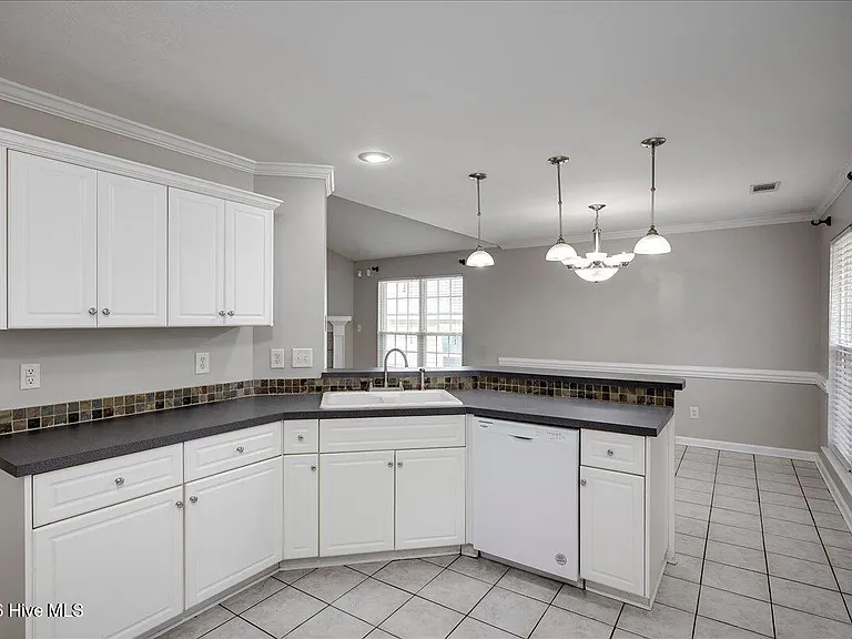 2040 Sylvan Lake Dr — Photo 7