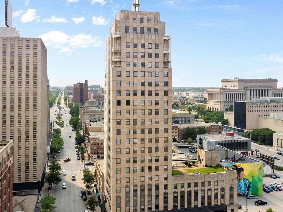 1st image of 606 W Wisconsin AVENUE #301