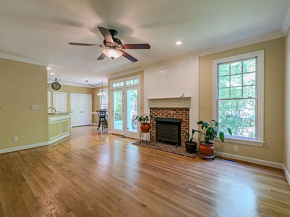 4th image of 108 Ferncroft Ct