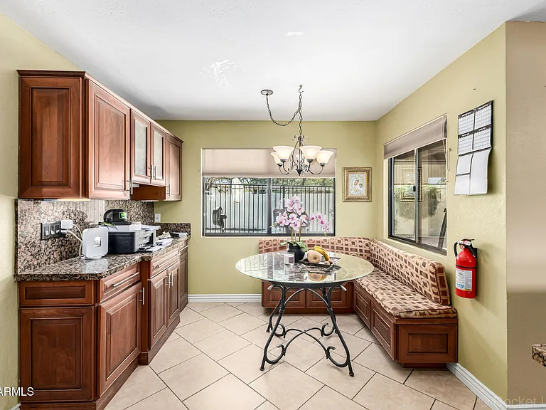 11051 N 44th Ct — Photo 9