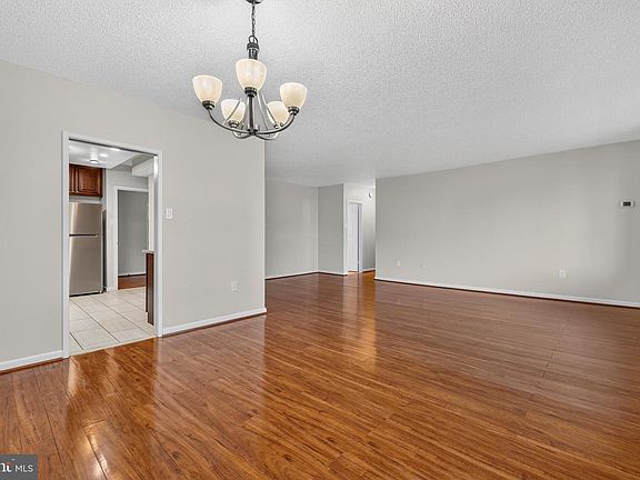 5th image of 3701 S George Mason Dr Unit 206N