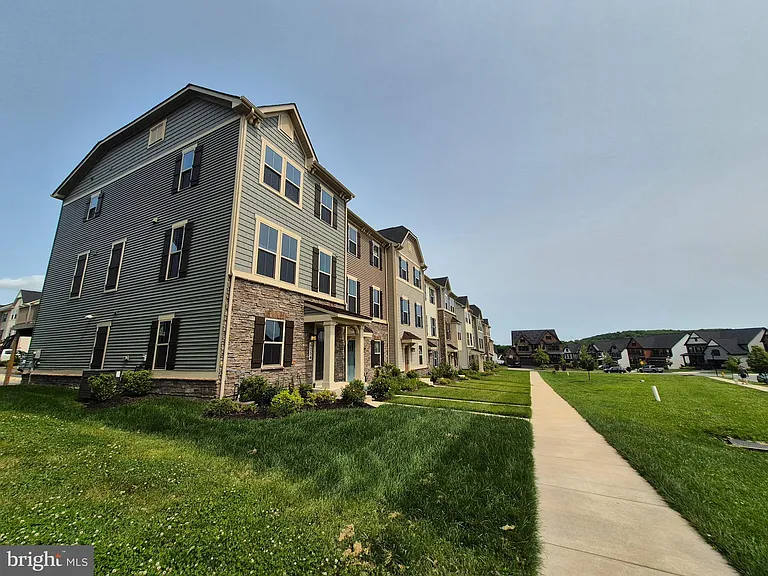 6054 Fallfish Ct — Photo 3