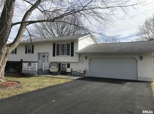 226 W Sunnyview Ave, Knoxville, IL 61448