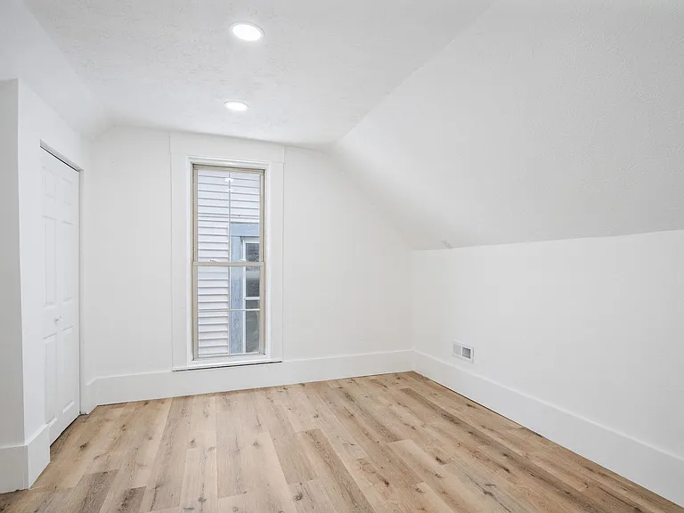 634 S Union St — Photo 12