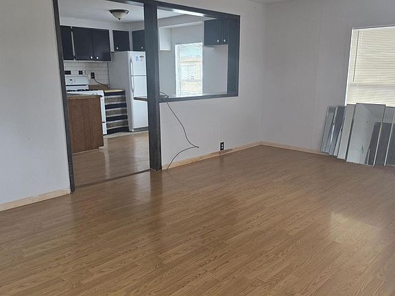 3rd image of 610 E Pine Ave Space 77