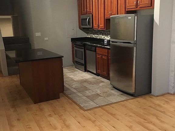 3rd image of 1111 W Cornelia Ave APT 103