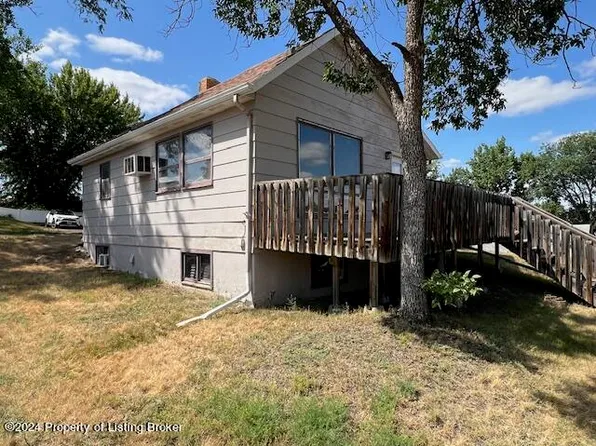 721 3rd Ave W, Dickinson, ND 58601