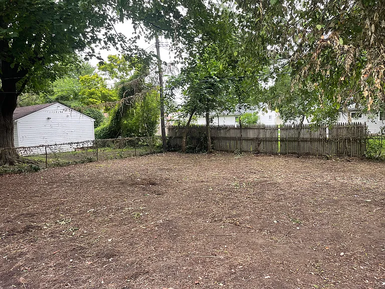 21911 Fern Ave — Photo 17