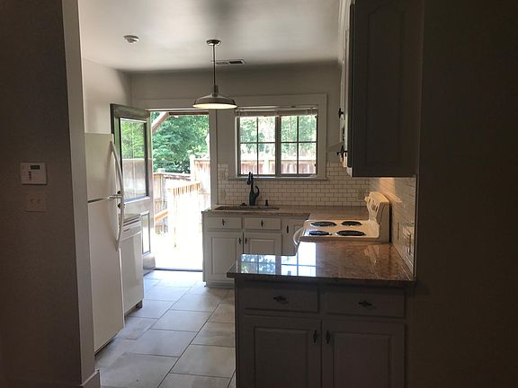 5th image of 2681 Lombardy Ave