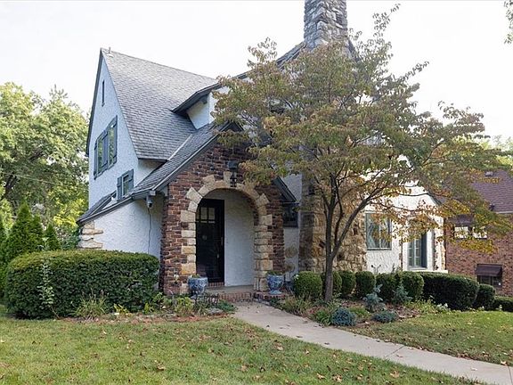 2nd image of 2100 W 50th St