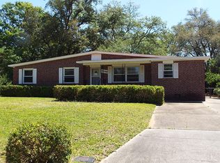 5748 Pecan St, Milton, FL 32570