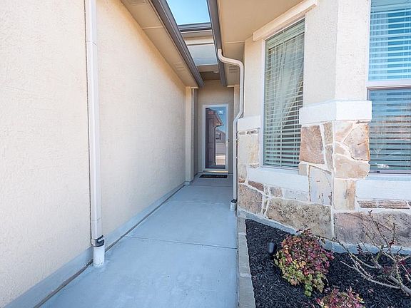 3rd image of 9616 Lindenwood Trl