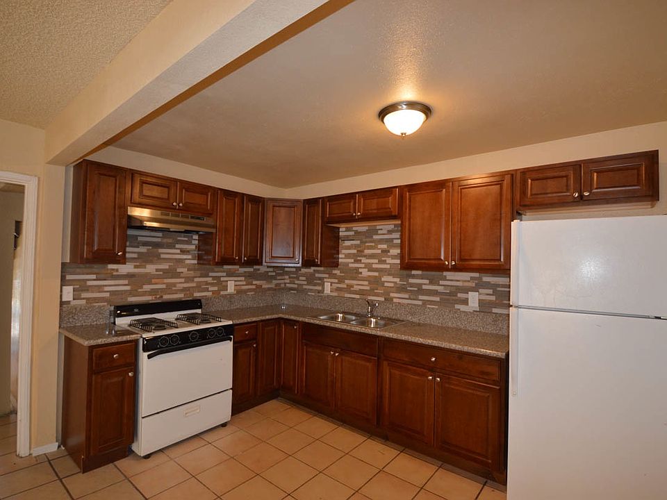 1st image of 4742-44 Imperial Ave