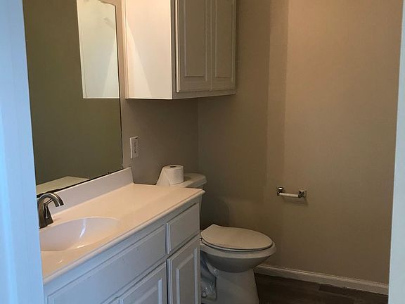 Master bath with tub