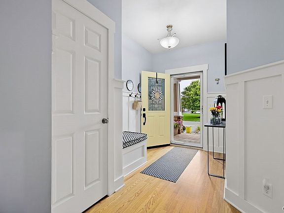 3rd image of 8193 Fenimore Ct