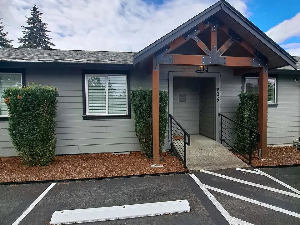 W Yelm Ave