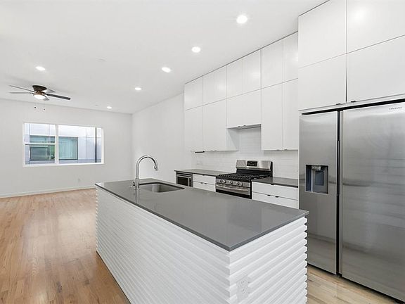 3rd image of 427 W 10th St #502