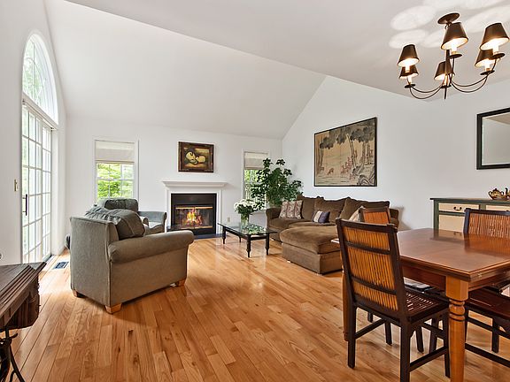 3rd image of 4404 Victoria Dr #4404