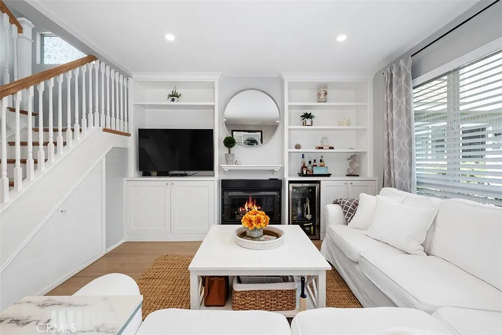 2 bed, 2.5 bath, 1189 sqft, $4,800 — Photo 3