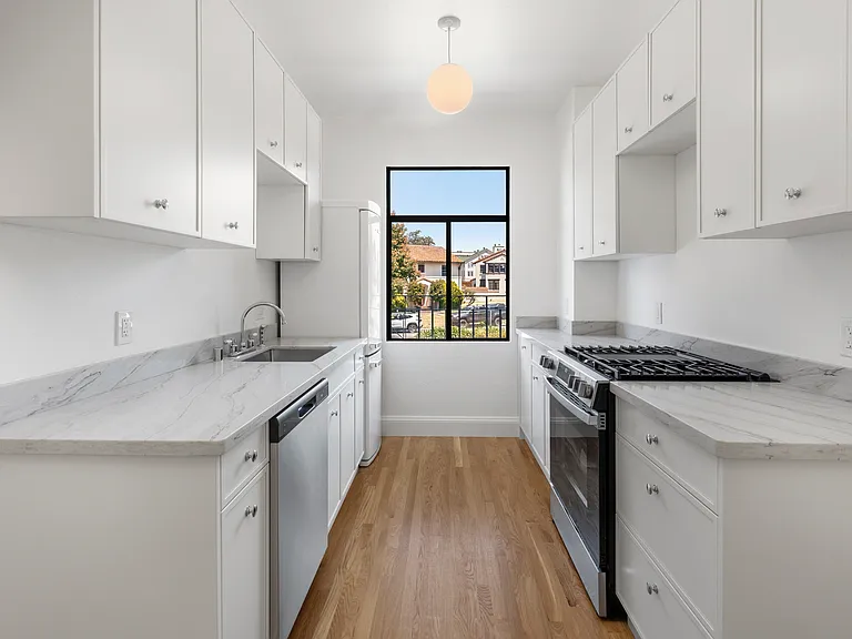 3260 Gough St #101 — Photo 7
