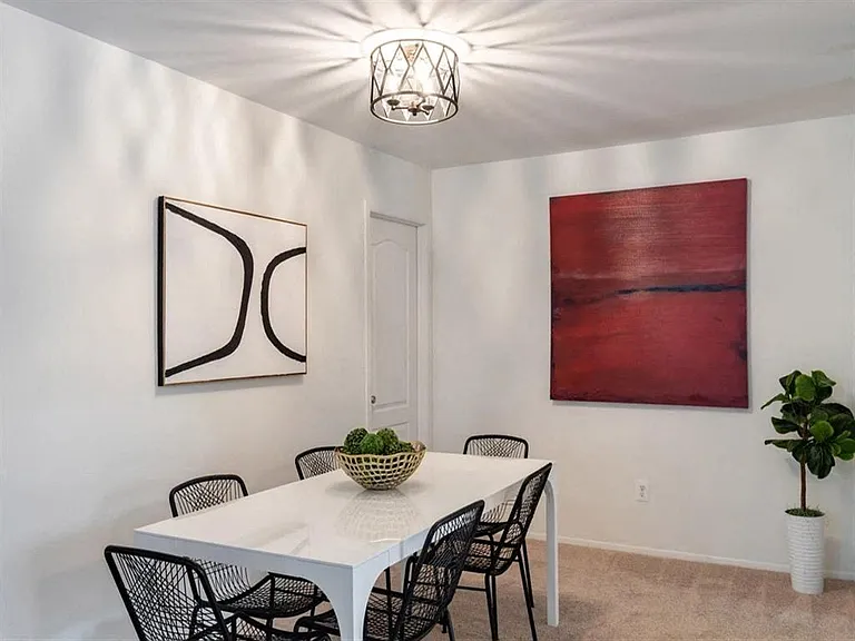 Thornberry Apartments — Photo 13
