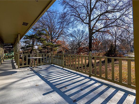 5th image of 619 E Linwood Ave