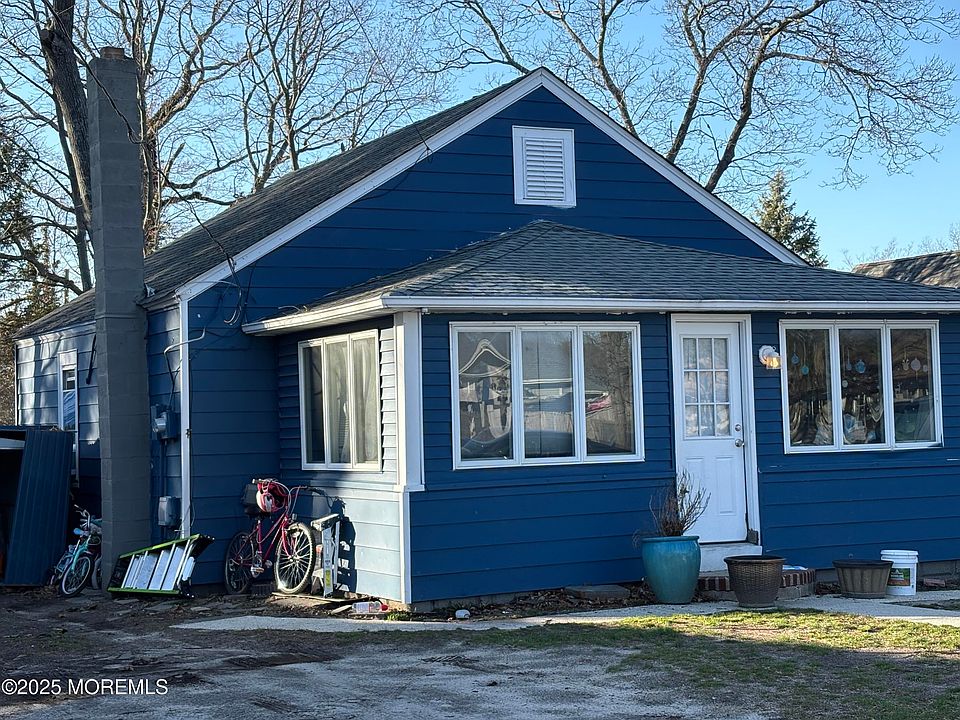 2nd image of 240 Beach Avenue