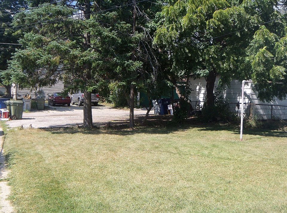 Yard/Parking