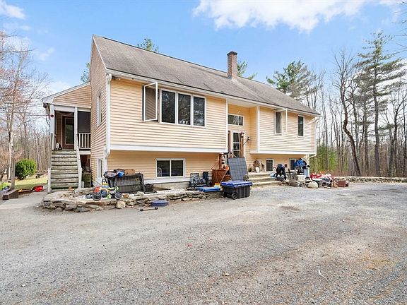 2nd image of 6 Plum Tree Ln