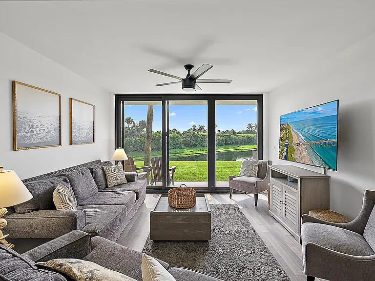101 S Seas Dr #105 — Photo 4
