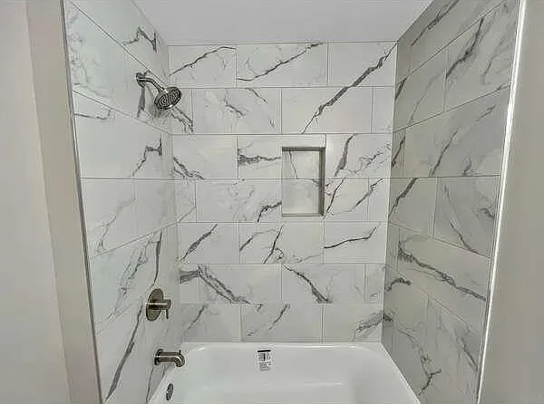 915 E Barrett Ave — Photo 7