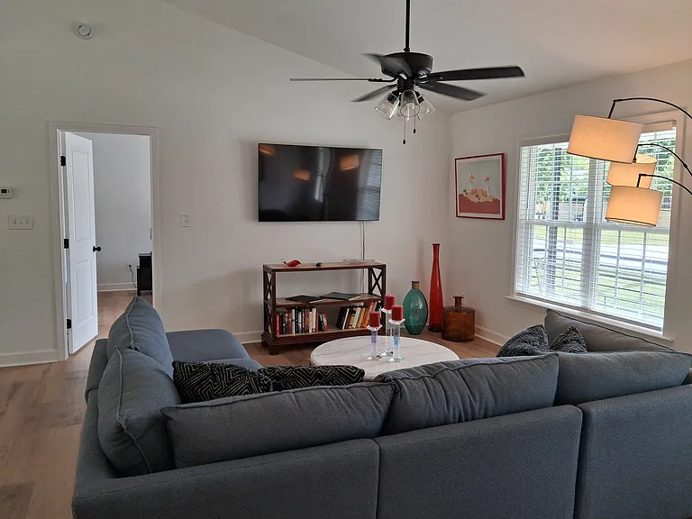 103 Stone St — Photo 3