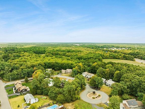 5th image of 30 Horseshoe Ln