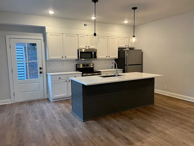 238 Chenoweth Ln #202 — Photo 2