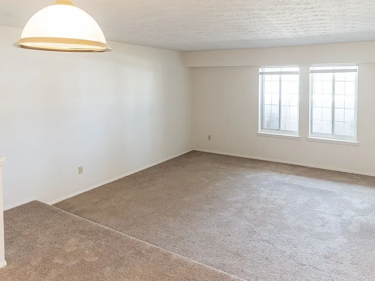 Windsor Gardens Apartments — Photo 19
