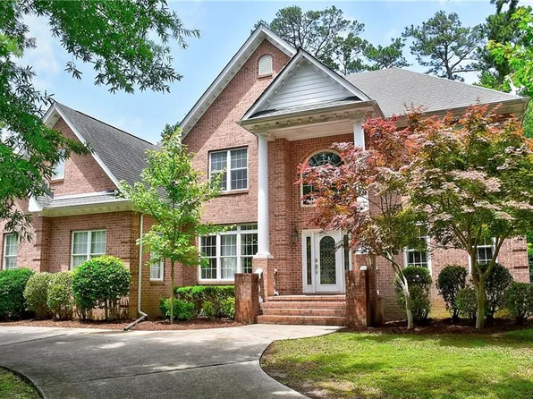 2216 Sisters Walk Ct, Virginia Beach, VA 23454