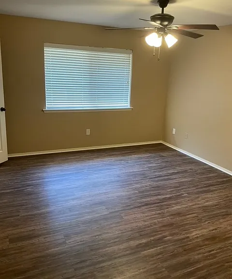 3501 Larkspur Ln — Photo 10