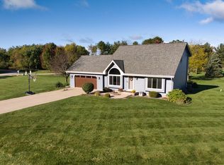 W319S3443 Squire Rd, Waukesha, WI 53189